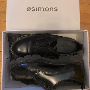Menswear-inspired Derby Shoes (Simons)